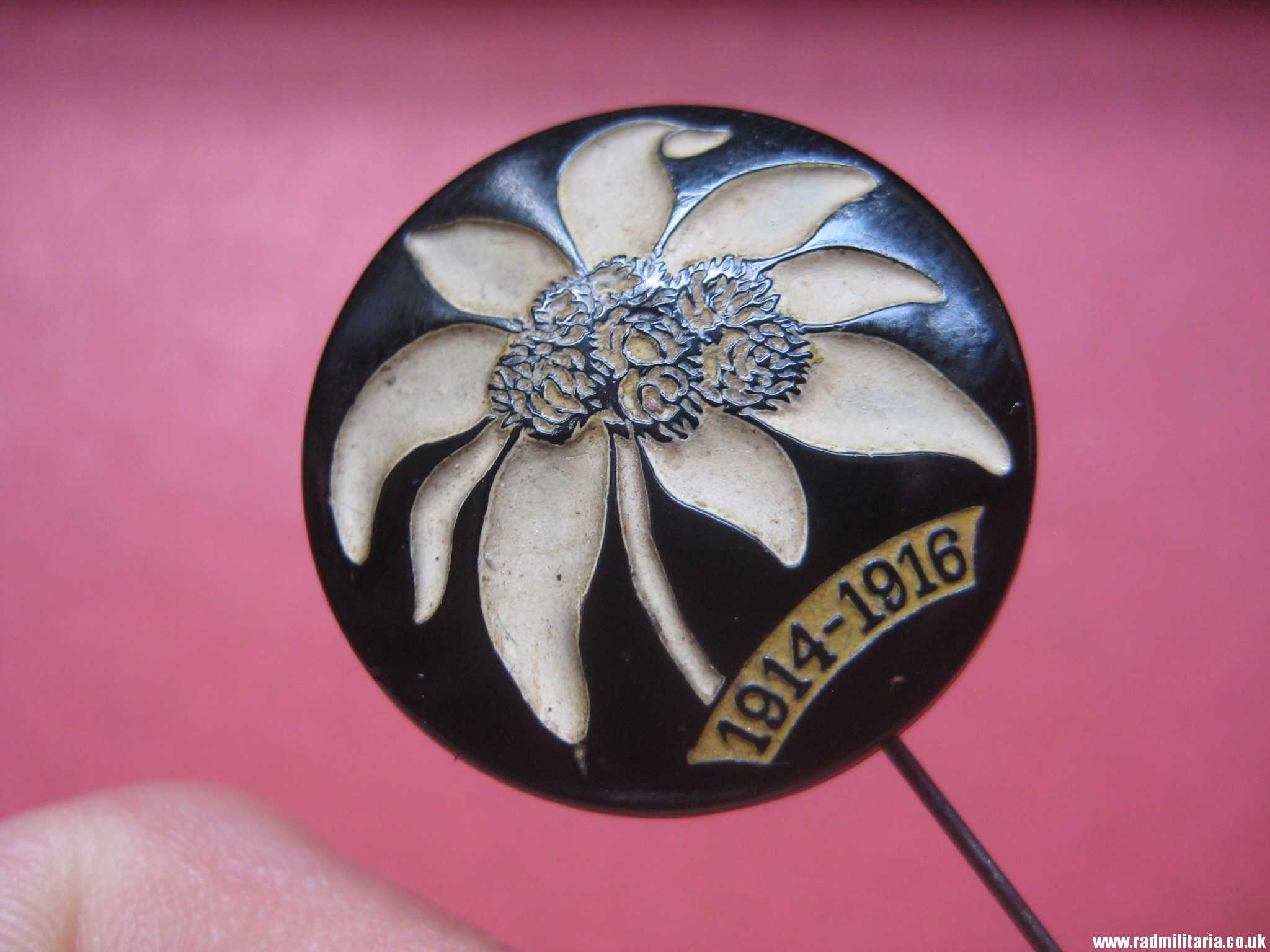 & WW1 German GLASS BADGE with date 1914 1916 - original Pin badge in good condition. - Image 12
