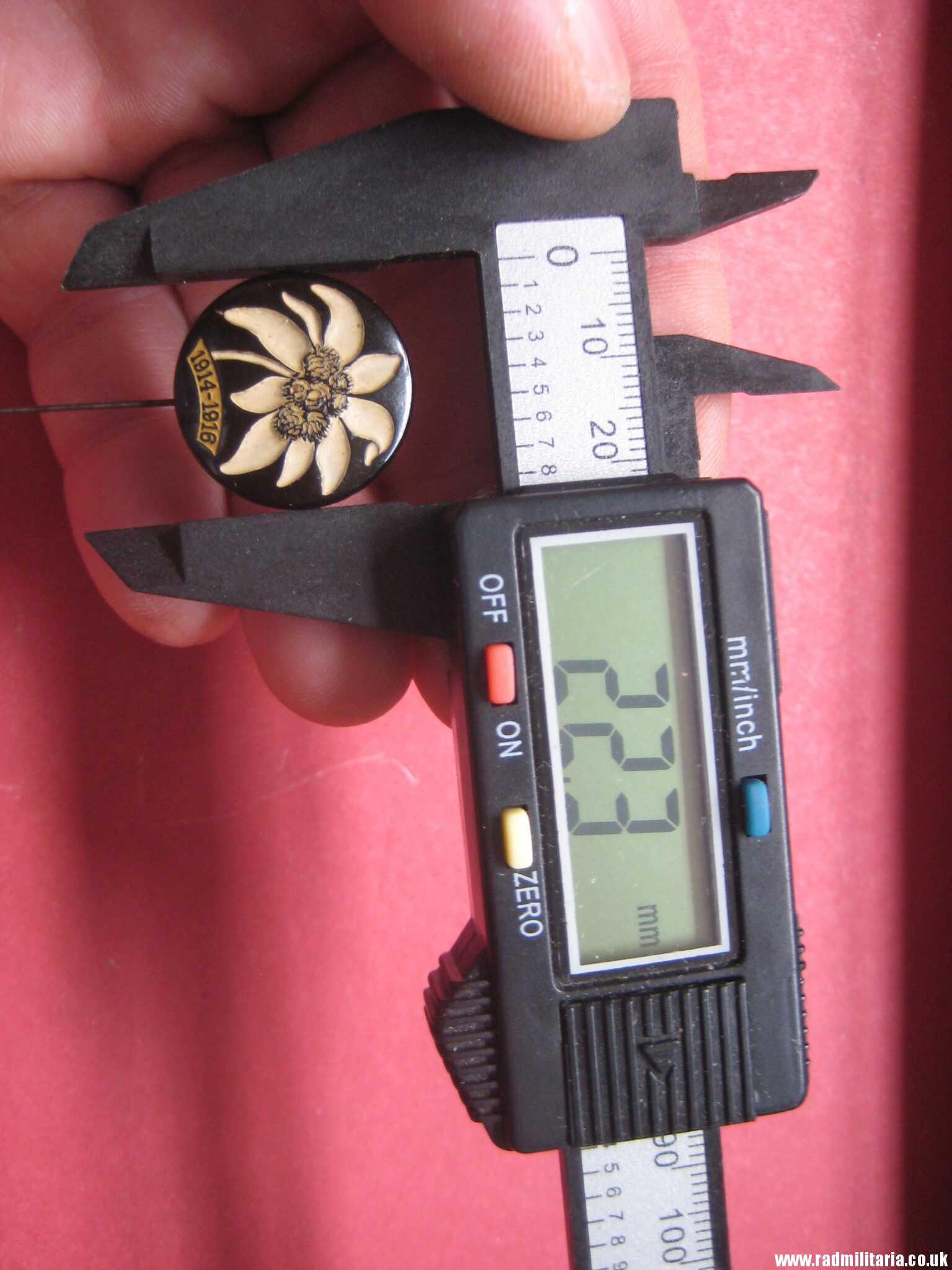 & WW1 German GLASS BADGE with date 1914 1916 - original Pin badge in good condition. - Image 11