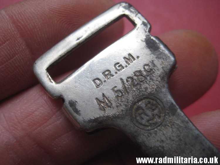 & WW2 original German HitlerYouth 20mm CARBINE HOOK (HJ, DJ) maker marks: RZM M5/28c - Image 8