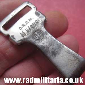 & WW2 original German HitlerYouth 20mm CARBINE HOOK (HJ, DJ) maker marks: RZM M5/28c