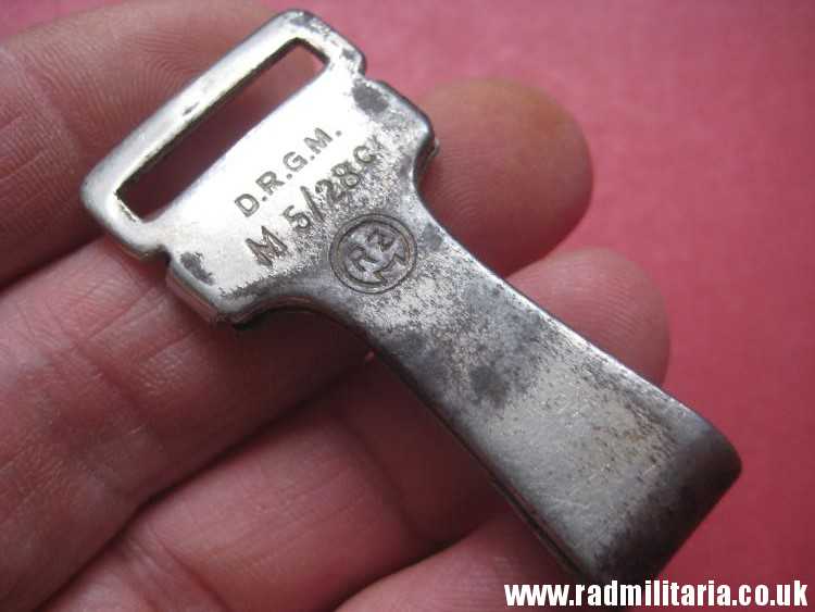 & WW2 original German HitlerYouth 20mm CARBINE HOOK (HJ, DJ) maker marks: RZM M5/28c