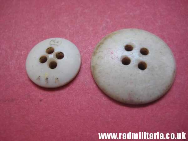 & SET of 2 WW2 German PLASTIC BUTTONS: BDM JM - RZM A9/1 metal detecting find. - Image 4