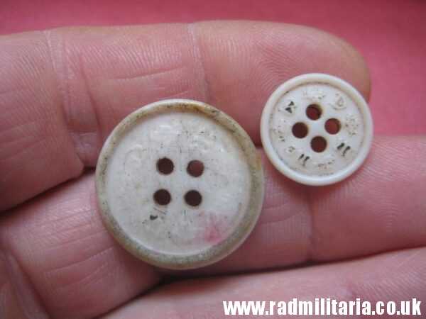 & SET of 2 WW2 German PLASTIC BUTTONS: BDM JM - RZM A9/1 metal detecting find.