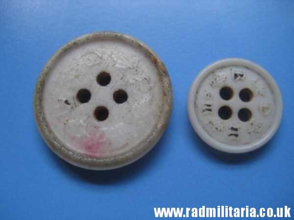 & SET of 2 WW2 German PLASTIC BUTTONS: BDM JM - RZM A9/1 metal detecting find. - Image 11