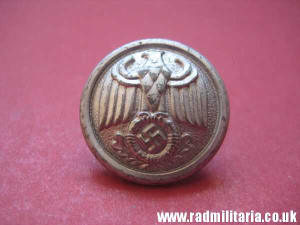 & WW2 original German Diplomatic Corps or RMBO BUTTON marker: "GG 22/m" v. good condition.