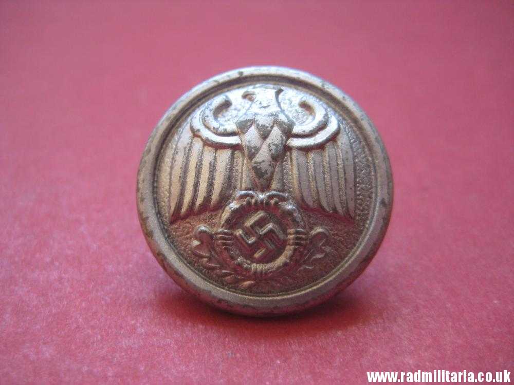 & WW2 original German Diplomatic Corps or RMBO BUTTON marker: "GG 22/m" v. good condition.
