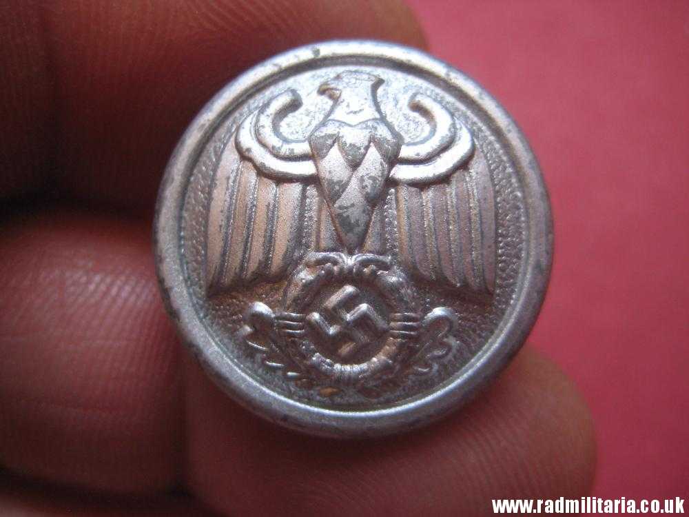 & WW2 original German Diplomatic Corps or RMBO BUTTON marker: "GG 22/m" v. good condition. - Image 2