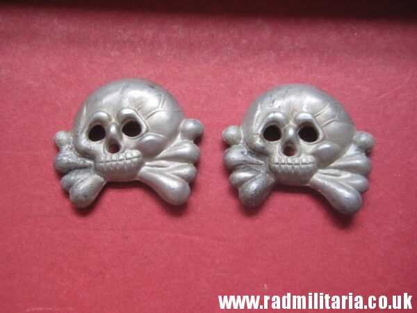 & WW2 SET of 2 original German SKULL BADGES in good condition aluminum Collar BADGES. - Image 5