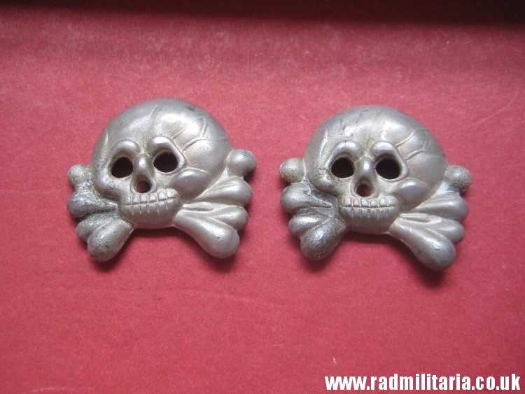 & WW2 SET of 2 original German SKULL BADGES in good condition aluminum Collar BADGES. - Image 5