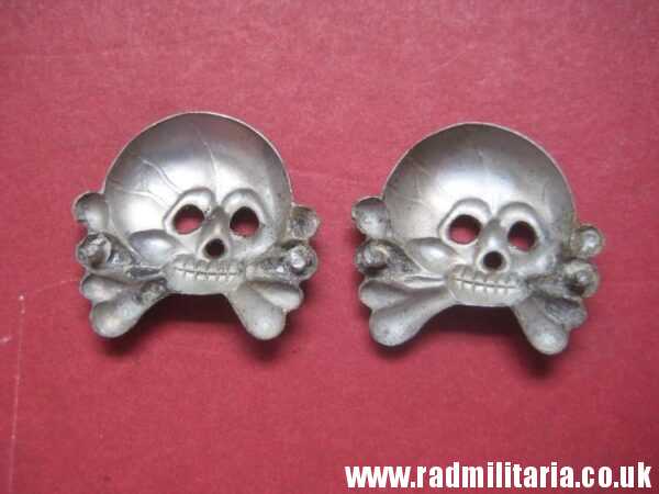 & WW2 SET of 2 original German SKULL BADGES in good condition aluminum Collar BADGES. - Image 6