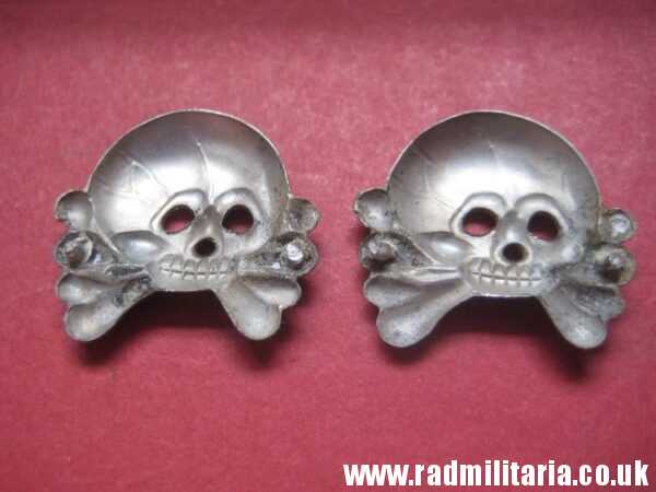 & WW2 SET of 2 original German SKULL BADGES in good condition aluminum Collar BADGES. - Image 7