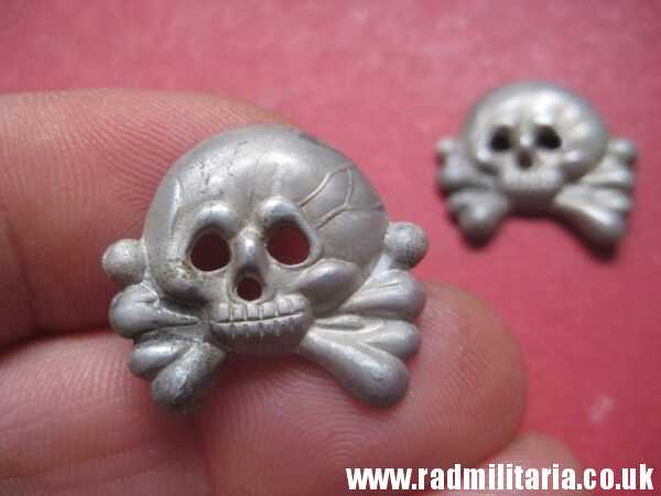 & WW2 SET of 2 original German SKULL BADGES in good condition aluminum Collar BADGES. - Image 8