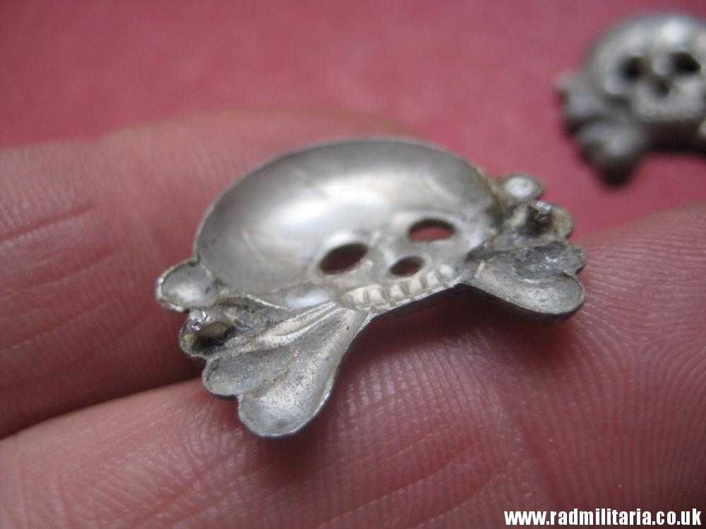 & WW2 SET of 2 original German SKULL BADGES in good condition aluminum Collar BADGES. - Image 10