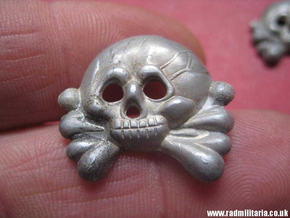 & WW2 SET of 2 original German SKULL BADGES in good condition aluminum Collar BADGES. - Image 11