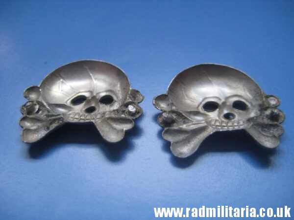 & WW2 SET of 2 original German SKULL BADGES in good condition aluminum Collar BADGES. - Image 4