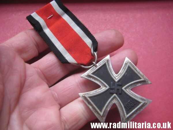 & original WW2 German IRON CROSS 2nd class in very good condition, marked "25" - 100% genuine ! - Image 2