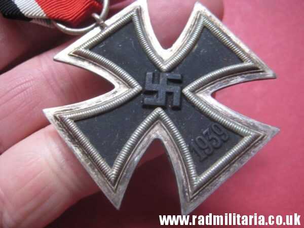 & original WW2 German IRON CROSS 2nd class in very good condition, marked "25" - 100% genuine ! - Image 3