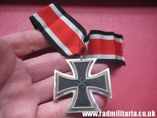 & original WW2 German IRON CROSS 2nd class in very good condition, marked "25" - 100% genuine !