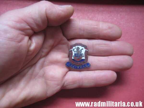 & post WW2 original ENAMEL BADGE - 1940 DUNKIRK Veterans Associacion - CHAIRMAN - Image 7