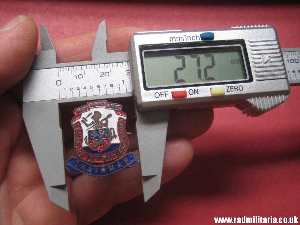 & post WW2 original ENAMEL BADGE - 1940 DUNKIRK Veterans Associacion - CHAIRMAN - Image 9