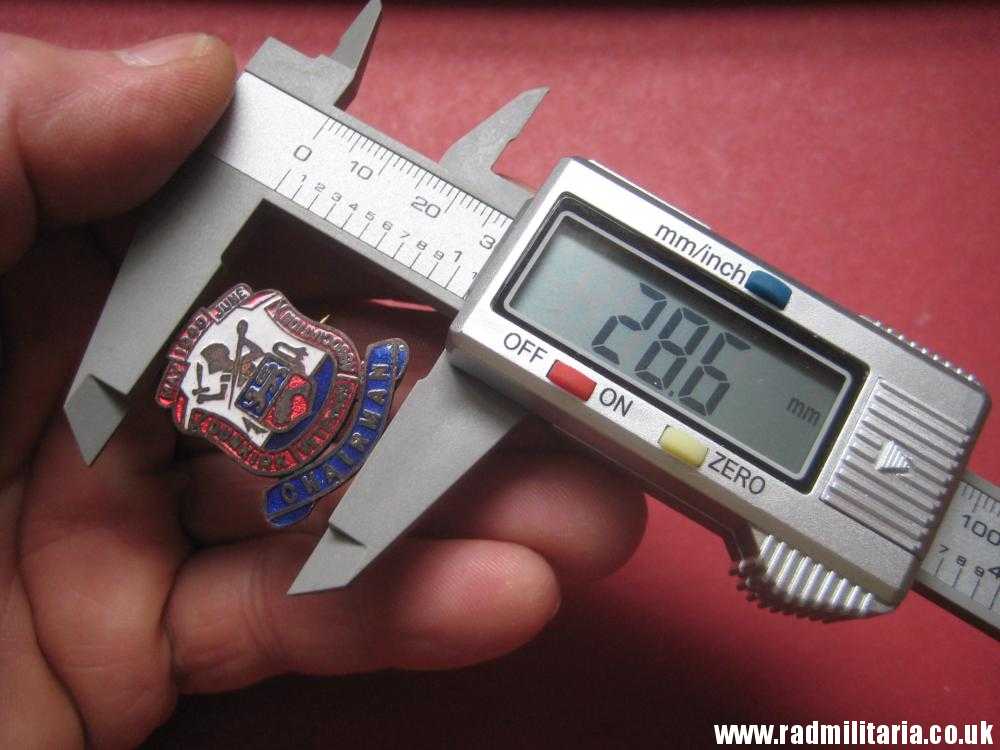 & post WW2 original ENAMEL BADGE - 1940 DUNKIRK Veterans Associacion - CHAIRMAN - Image 10