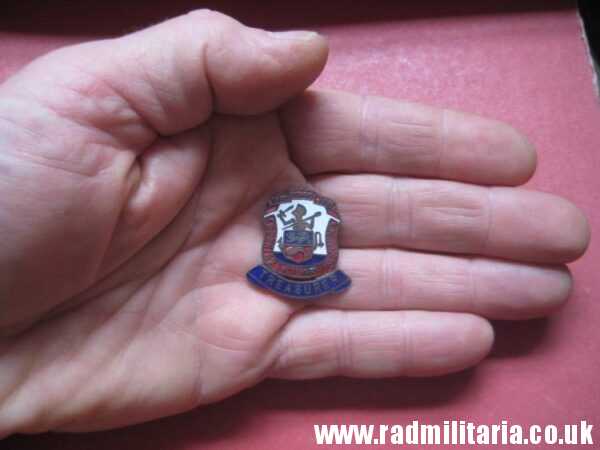 & post WW2 original ENAMEL BADGE - 1940 DUNKIRK Veterans Associacion - TREASURER - Image 8