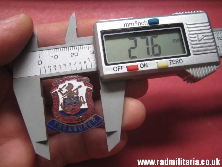 & post WW2 original ENAMEL BADGE - 1940 DUNKIRK Veterans Associacion - TREASURER - Image 10
