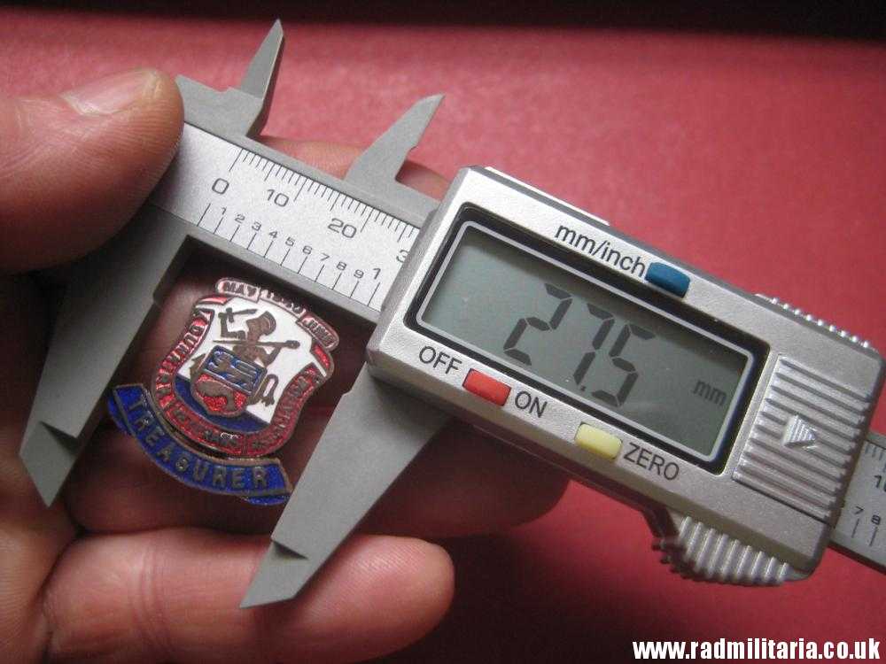 & post WW2 original ENAMEL BADGE - 1940 DUNKIRK Veterans Associacion - TREASURER - Image 12