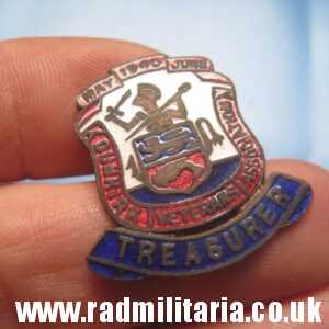 & post WW2 original ENAMEL BADGE - 1940 DUNKIRK Veterans Associacion - TREASURER