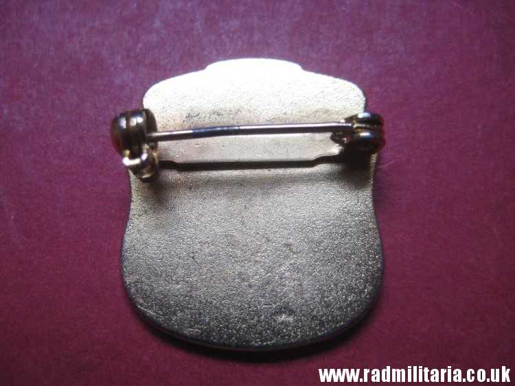 & post WW2 original ENAMEL BADGE - 1940 DUNKIRK Veterans Associacion - gold color badge. - Image 4