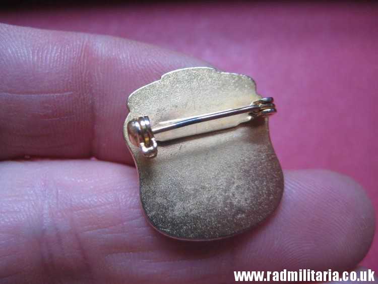 & post WW2 original ENAMEL BADGE - 1940 DUNKIRK Veterans Associacion - gold color badge. - Image 6