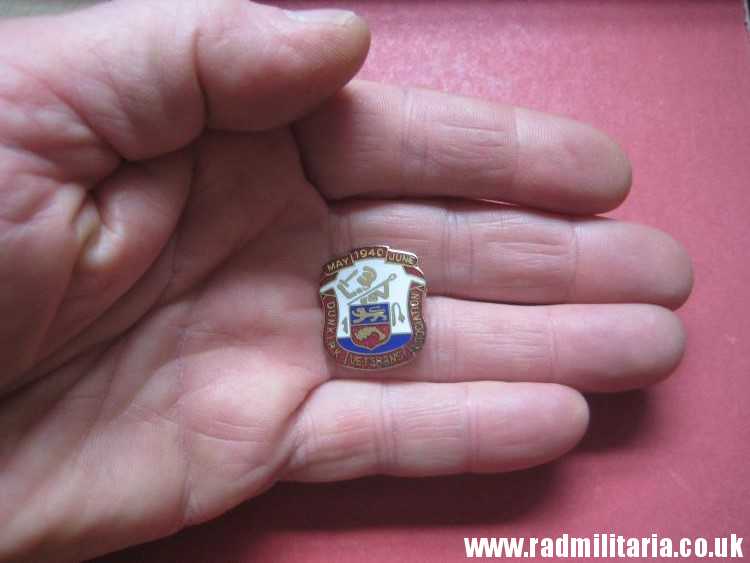 & post WW2 original ENAMEL BADGE - 1940 DUNKIRK Veterans Associacion - gold color badge. - Image 7