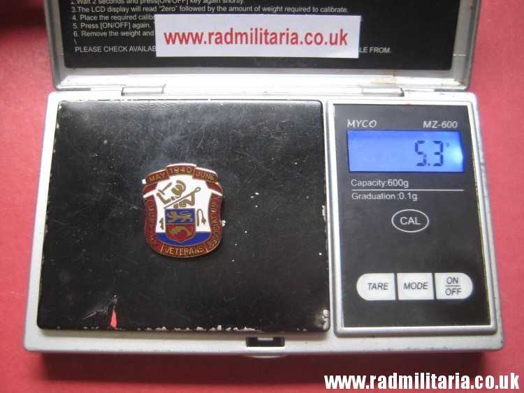 & post WW2 original ENAMEL BADGE - 1940 DUNKIRK Veterans Associacion - gold color badge. - Image 10