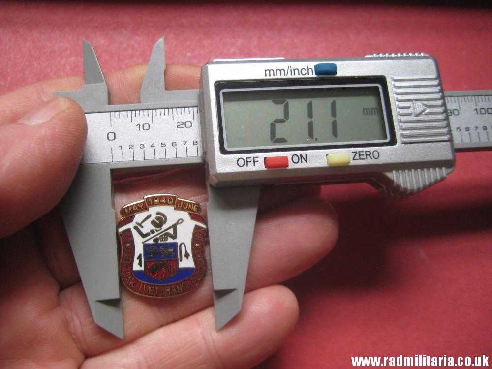 & post WW2 original ENAMEL BADGE - 1940 DUNKIRK Veterans Associacion - gold color badge. - Image 11