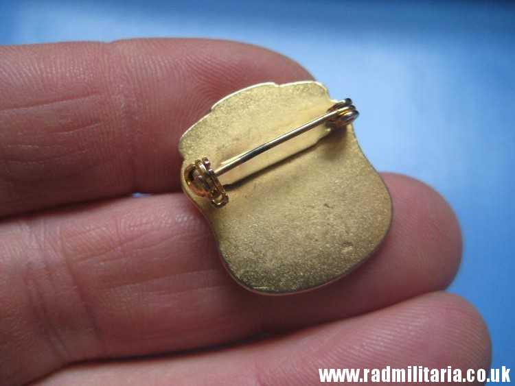 & post WW2 original ENAMEL BADGE - 1940 DUNKIRK Veterans Associacion - gold color badge. - Image 18