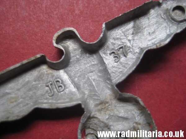 & WW2 original German EAGLE CAP BADGE marked: JB 37, aluminum - metal detecting find. - Image 4