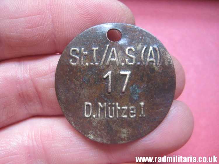 & WW2 unknown German Wehrmacht uniform DOG TAG: "St.I/A.S.(A) 17 D.Mutze" - metal detecting find. - Image 2