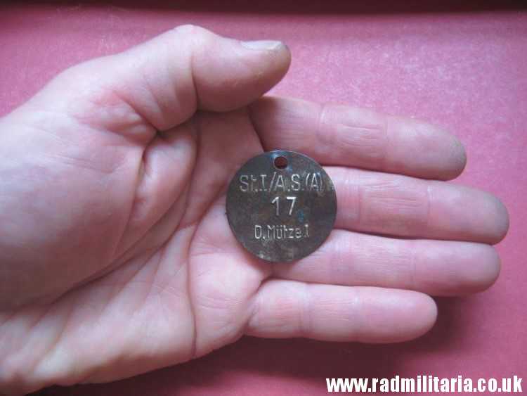 & WW2 unknown German Wehrmacht uniform DOG TAG: "St.I/A.S.(A) 17 D.Mutze" - metal detecting find. - Image 4