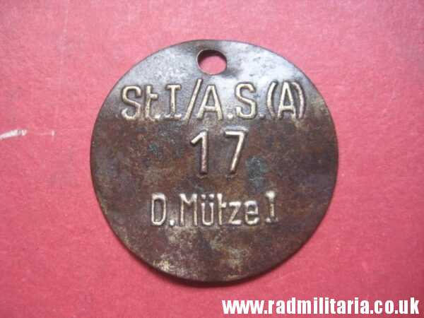 & WW2 unknown German Wehrmacht uniform DOG TAG: "St.I/A.S.(A) 17 D.Mutze" - metal detecting find. - Image 5