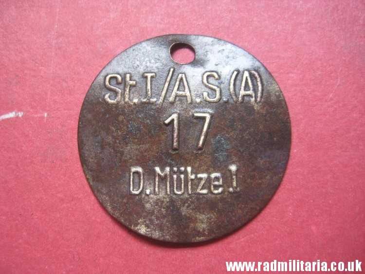 & WW2 unknown German Wehrmacht uniform DOG TAG: "St.I/A.S.(A) 17 D.Mutze" - metal detecting find. - Image 5