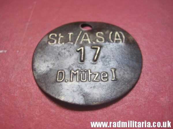 & WW2 unknown German Wehrmacht uniform DOG TAG: "St.I/A.S.(A) 17 D.Mutze" - metal detecting find.