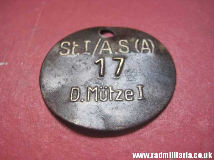 & WW2 unknown German Wehrmacht uniform DOG TAG: "St.I/A.S.(A) 17 D.Mutze" - metal detecting find.