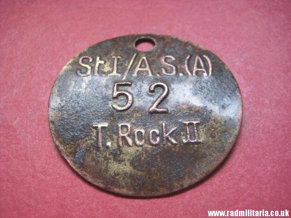 & WW2 unknown German Wehrmacht uniform DOG TAG: "St.I/A.S.(A) 52 T.Rock II" - metal detecting find. - Image 3