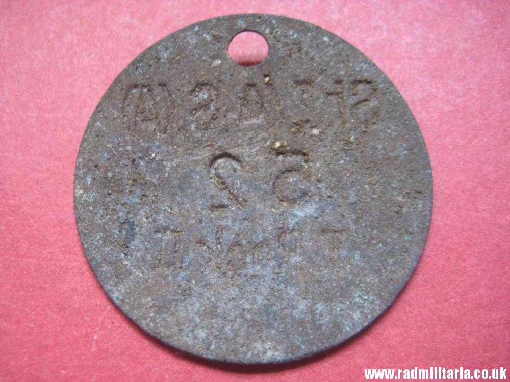 & WW2 unknown German Wehrmacht uniform DOG TAG: "St.I/A.S.(A) 52 T.Rock II" - metal detecting find. - Image 4