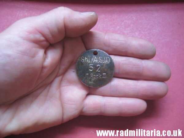 & WW2 unknown German Wehrmacht uniform DOG TAG: "St.I/A.S.(A) 52 T.Rock II" - metal detecting find. - Image 6