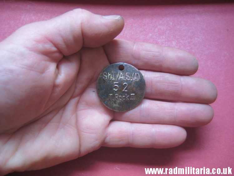 & WW2 unknown German Wehrmacht uniform DOG TAG: "St.I/A.S.(A) 52 T.Rock II" - metal detecting find. - Image 6