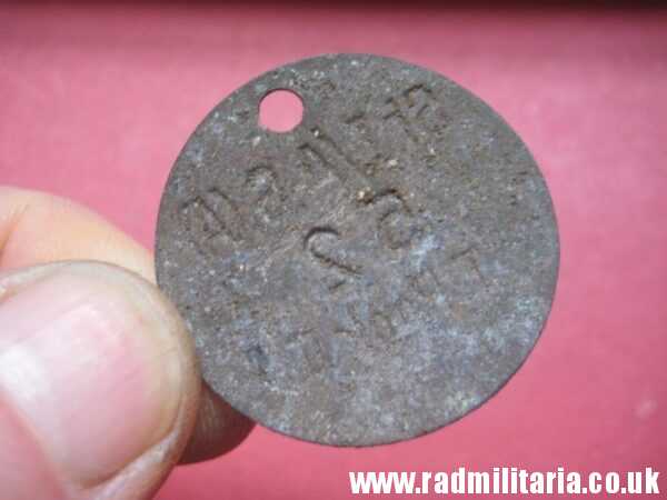 & WW2 unknown German Wehrmacht uniform DOG TAG: "St.I/A.S.(A) 52 T.Rock II" - metal detecting find. - Image 8