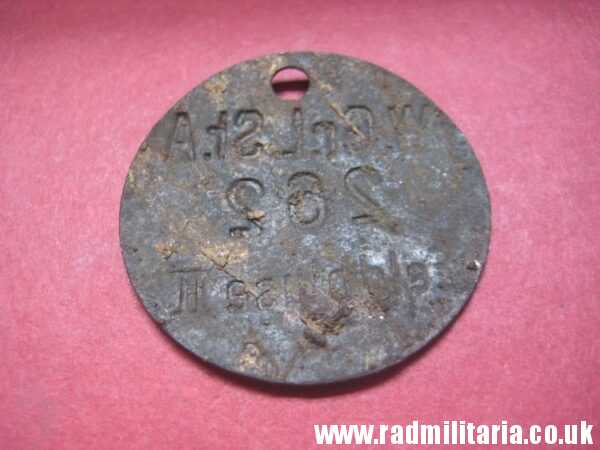 & WW2 unknown German Wehrmacht uniform DOG TAG: "W.Gr.L.St.A 262 Feldbluse II" - metal detecting find. - Image 4