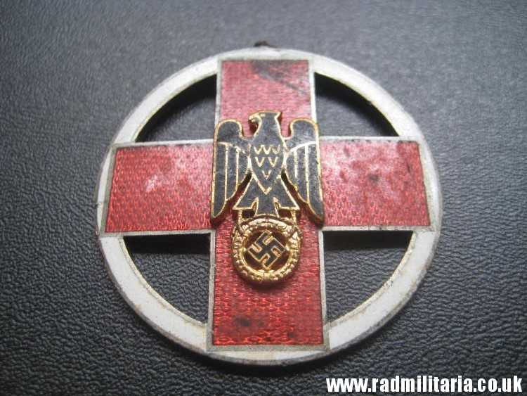 & WW2 German Red Cross ENAMEL MEDAL Fur Verdienste um das DRK - genuine. - Image 24