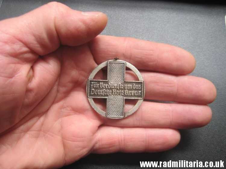 & WW2 German Red Cross ENAMEL MEDAL Fur Verdienste um das DRK - genuine. - Image 5